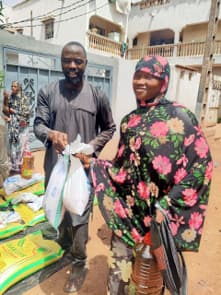 Distribution de kits alimentaires