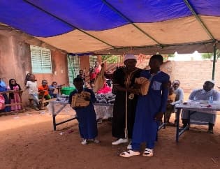 Distribution de kits scolaires