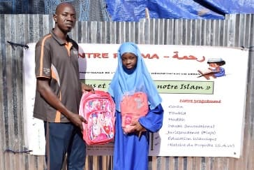 Distribution de kits scolaires