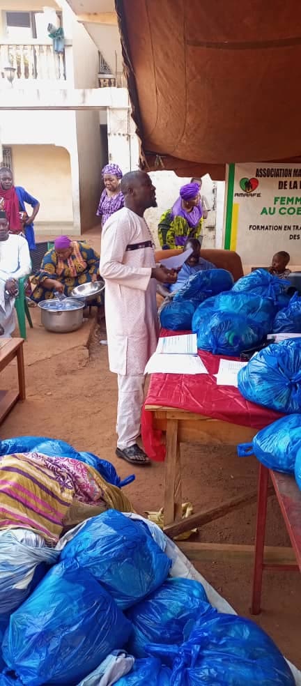 Distribution de kits vestimentaires