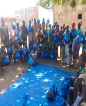 Distribution de kits vestimentaires